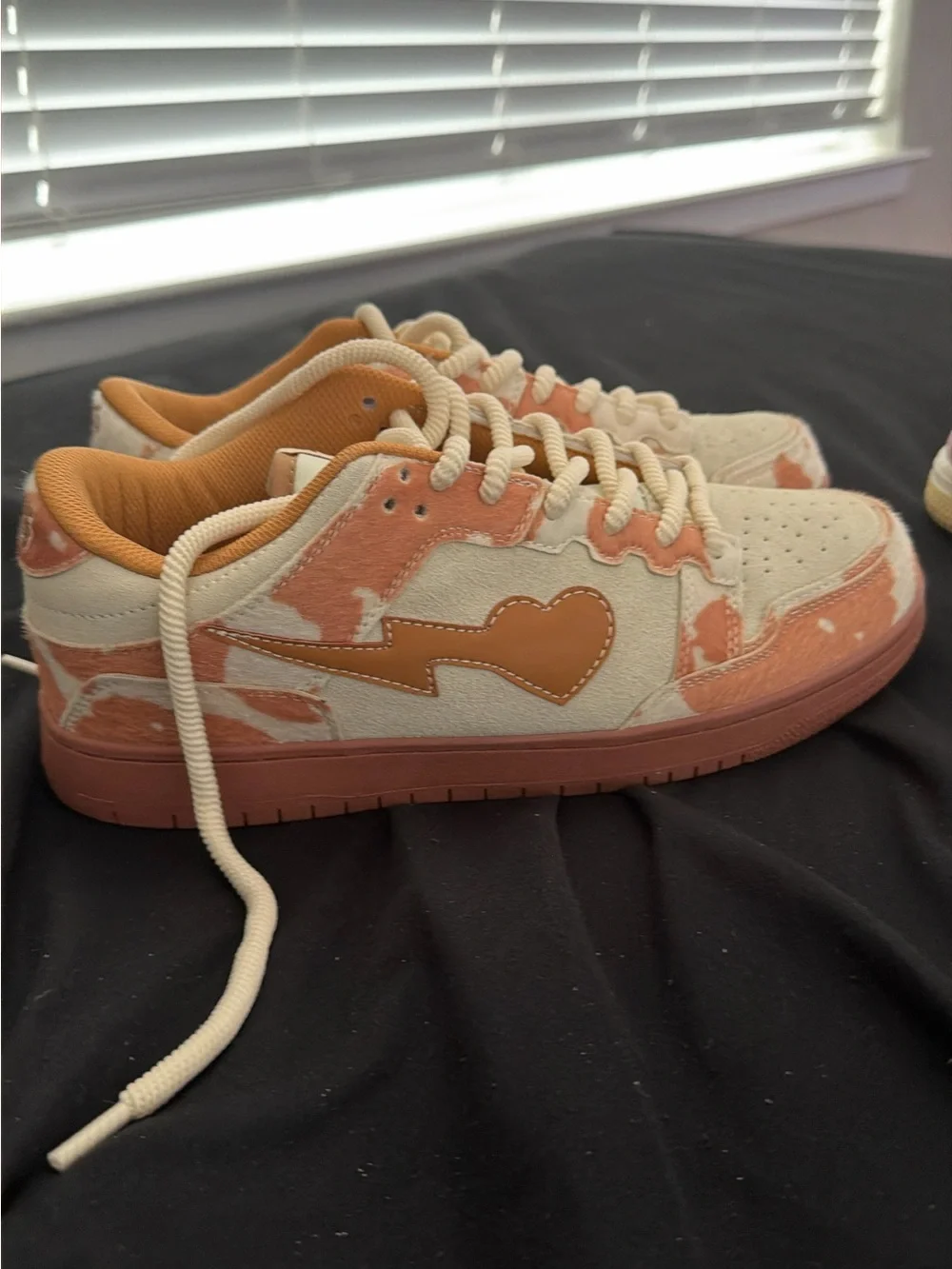 Nike Kids Low-Top Sneakers in Cream & Orange-Red
